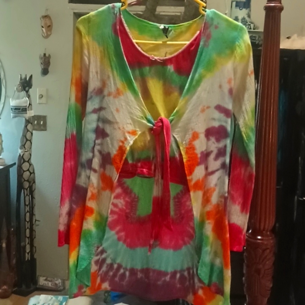 Small women's tie dye tank with cover jacket